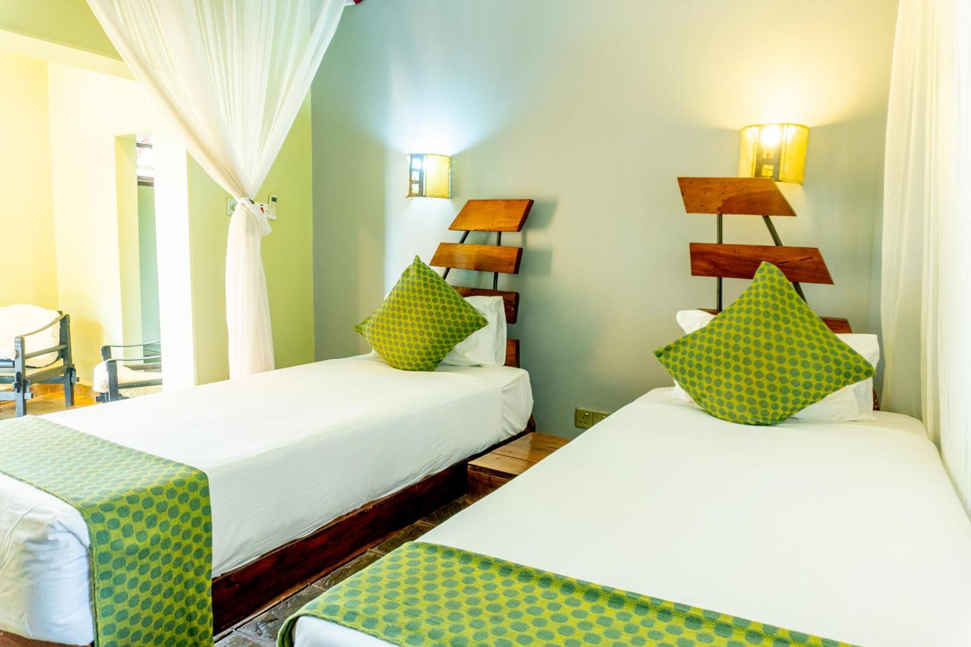 Weru Weru River Lodge โมชิ ภายนอก รูปภาพ
