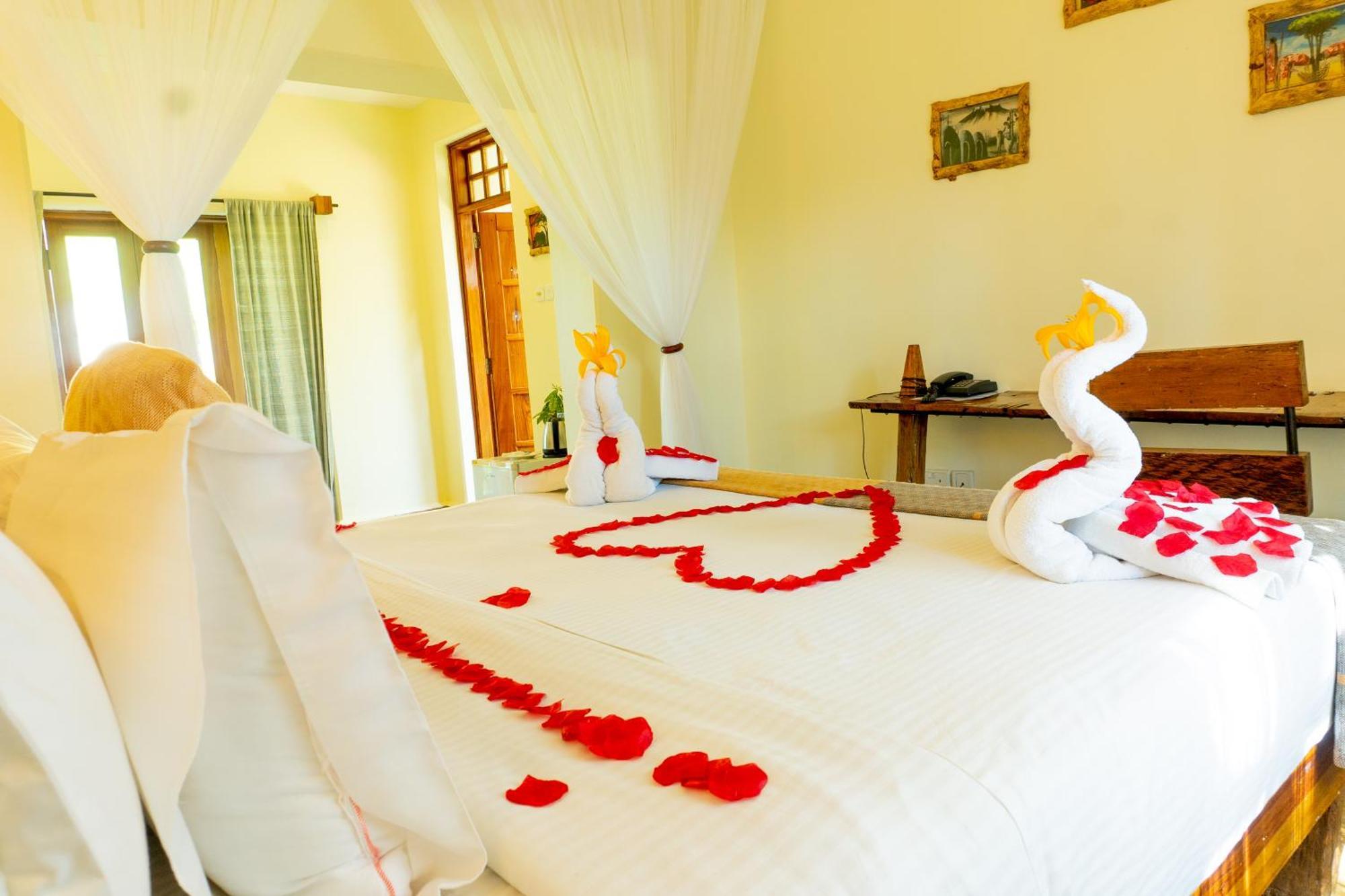 Weru Weru River Lodge โมชิ ภายนอก รูปภาพ