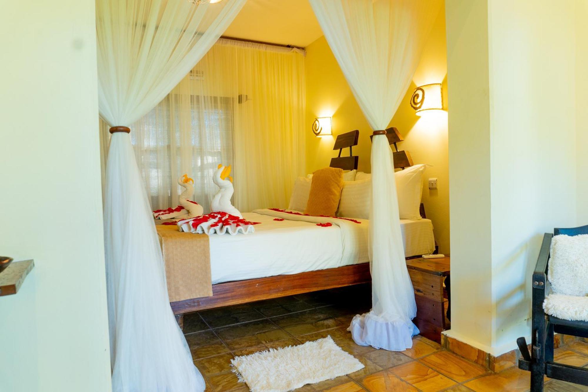 Weru Weru River Lodge โมชิ ภายนอก รูปภาพ