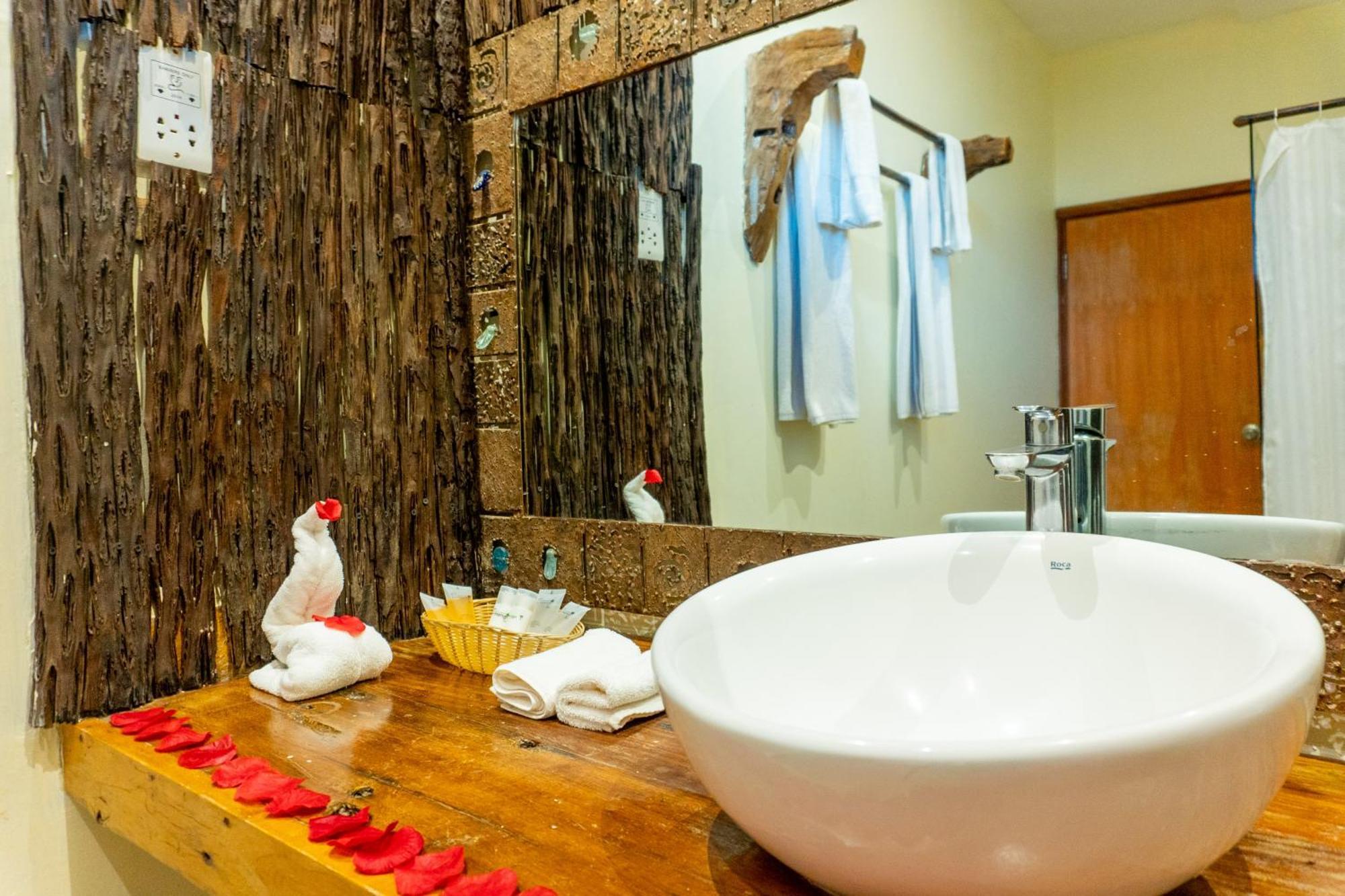 Weru Weru River Lodge โมชิ ภายนอก รูปภาพ