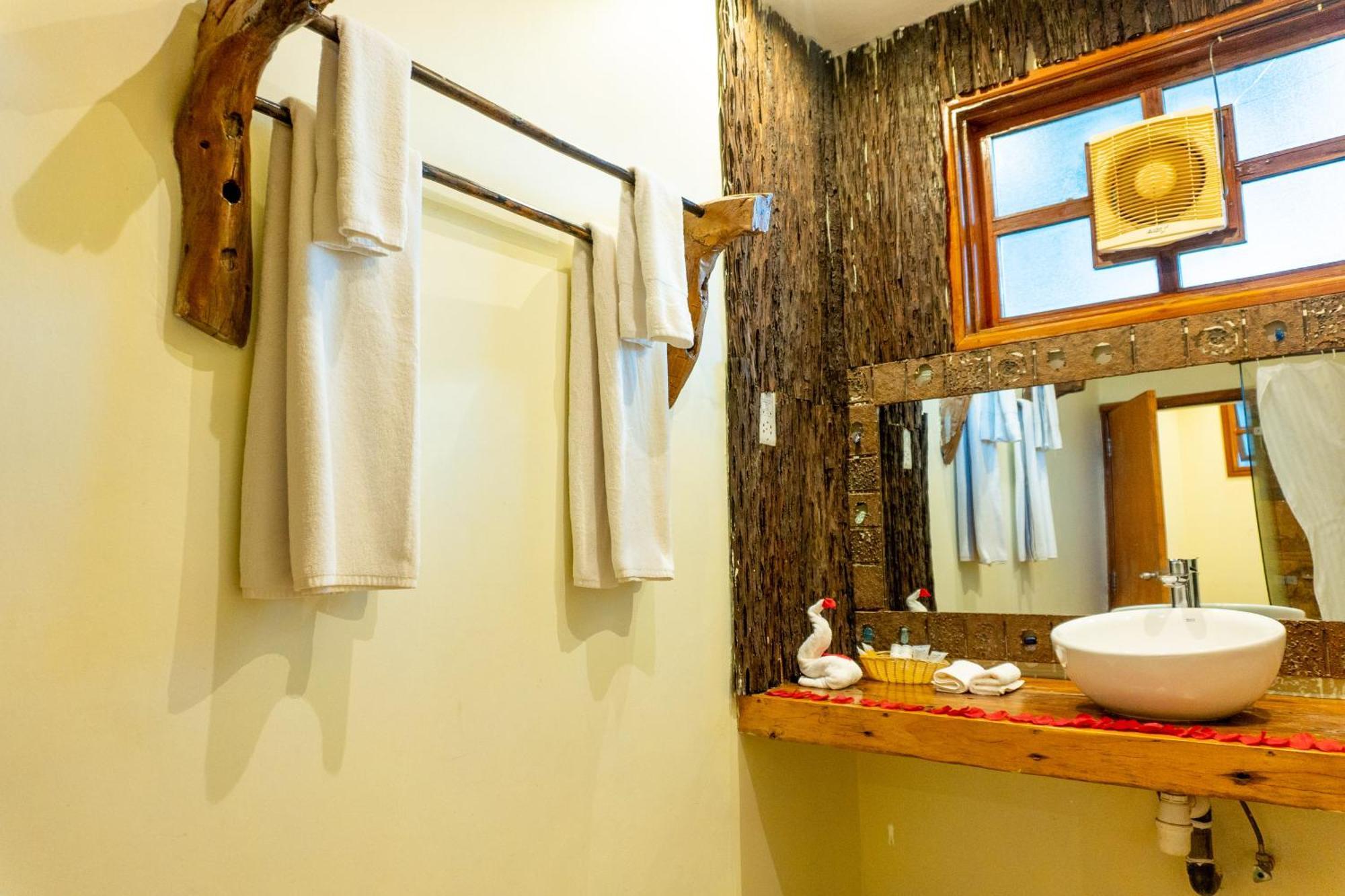 Weru Weru River Lodge โมชิ ภายนอก รูปภาพ